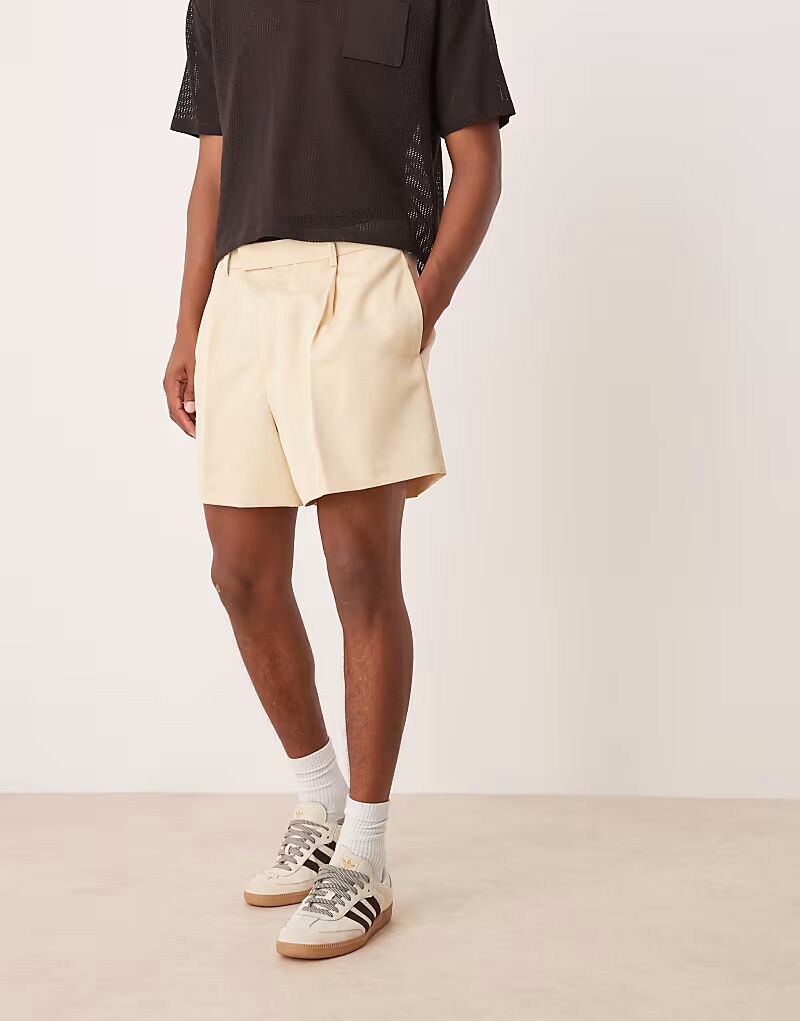 

Элегантные широкие укороченные шорты ASOS DESIGN со складками спереди в молочном цвете