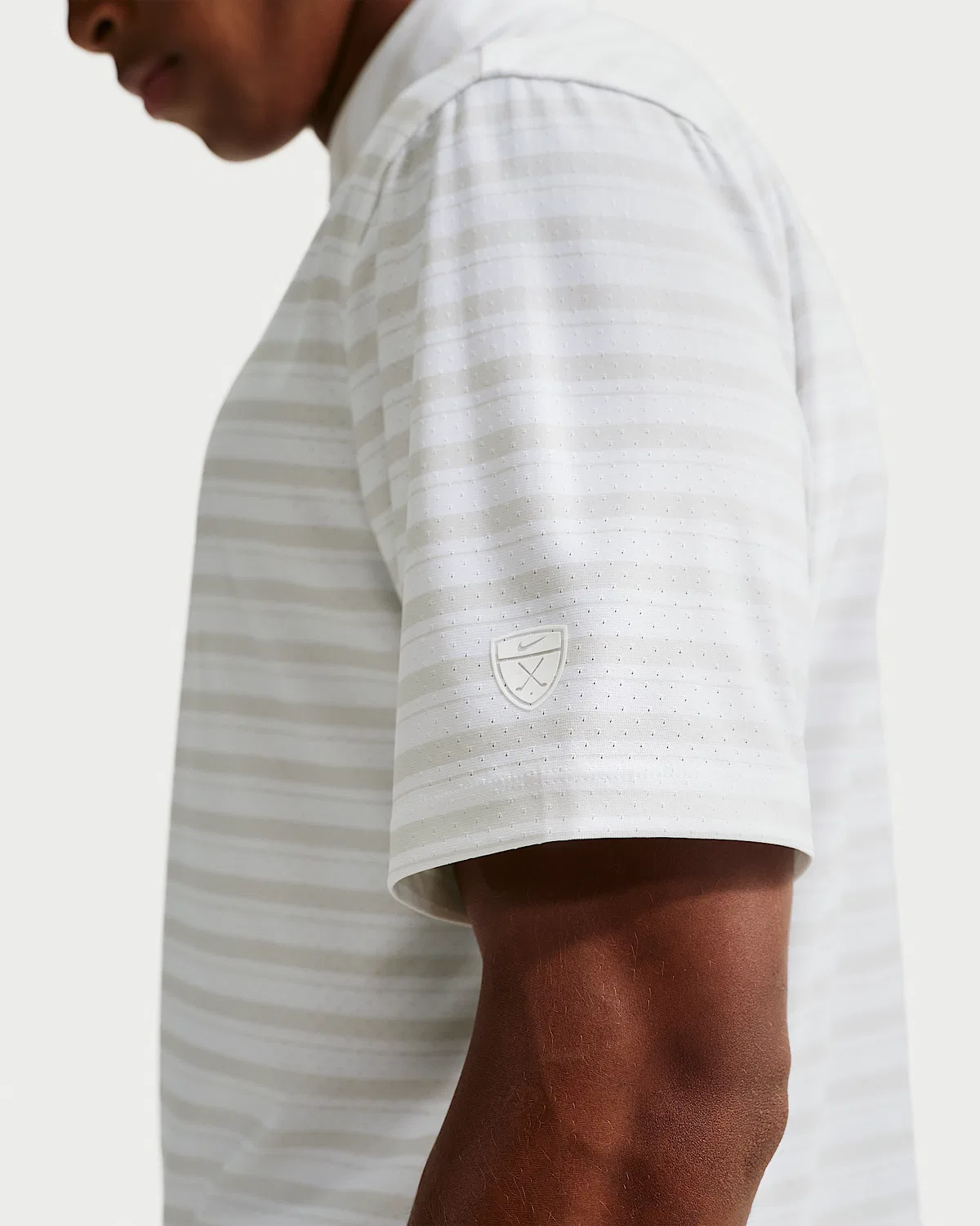 Мужское поло Nike Tailored Performance Dri-FIT Golf, White/Photon Dust/White — фото 2
