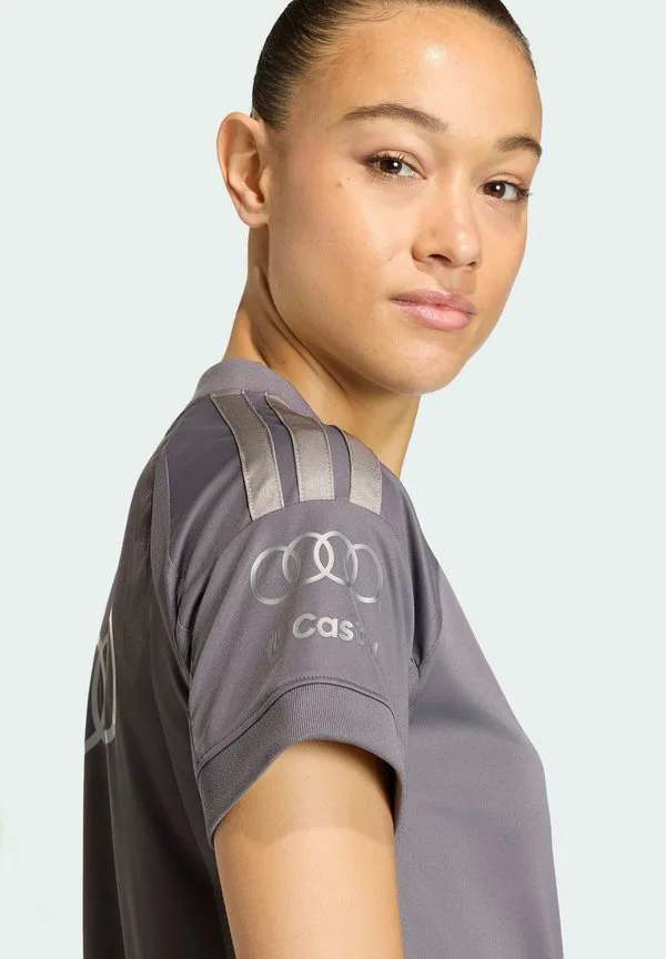 Спортивная футболка audi revolut f1 team с коротким рукавом, реплика футболки пилота Adidas Performance, Grey Strata/Iron Metallic — фото 4