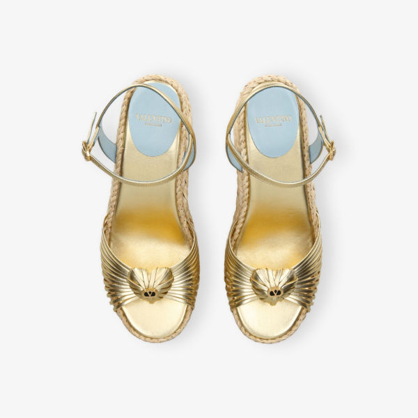 Сандалии кожаные Valentino Garavani Royal Wedge на платформе, золотой — фото 3