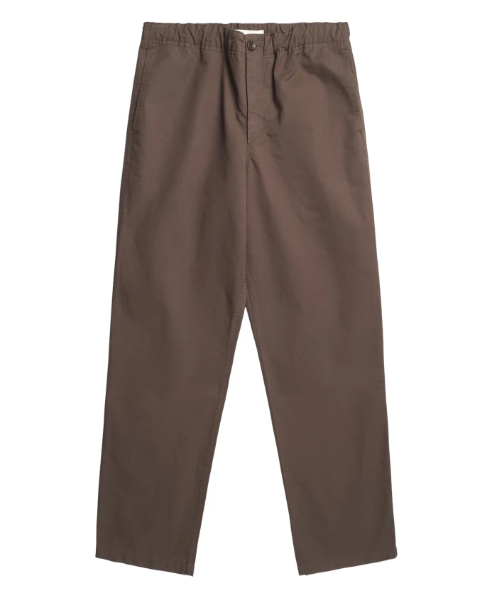 

Брюки Ezra из тонкой саржи, окрашенной минеральными красителями. Norse Projects, коричневый