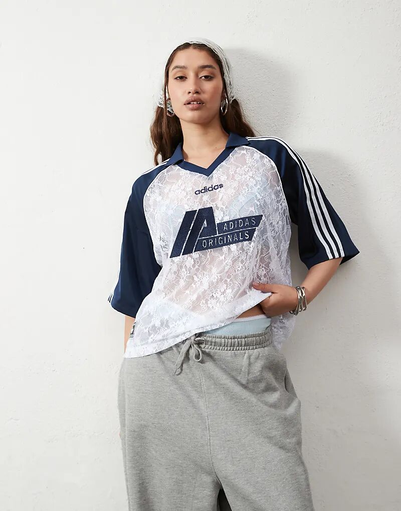 

Летняя футболка adidas Originals с белым кружевом