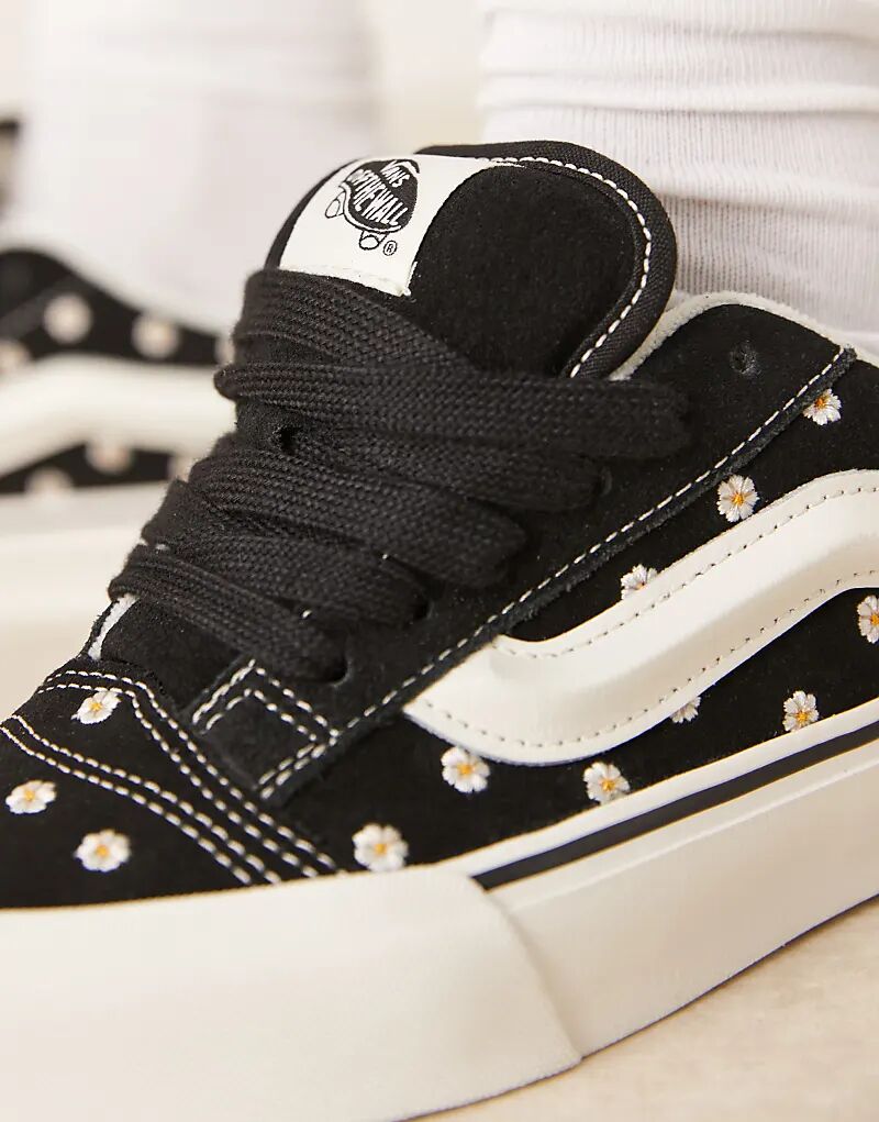 Кроссовки Vans Knu Skool черного цвета с цветочной вышивкой — фото 4