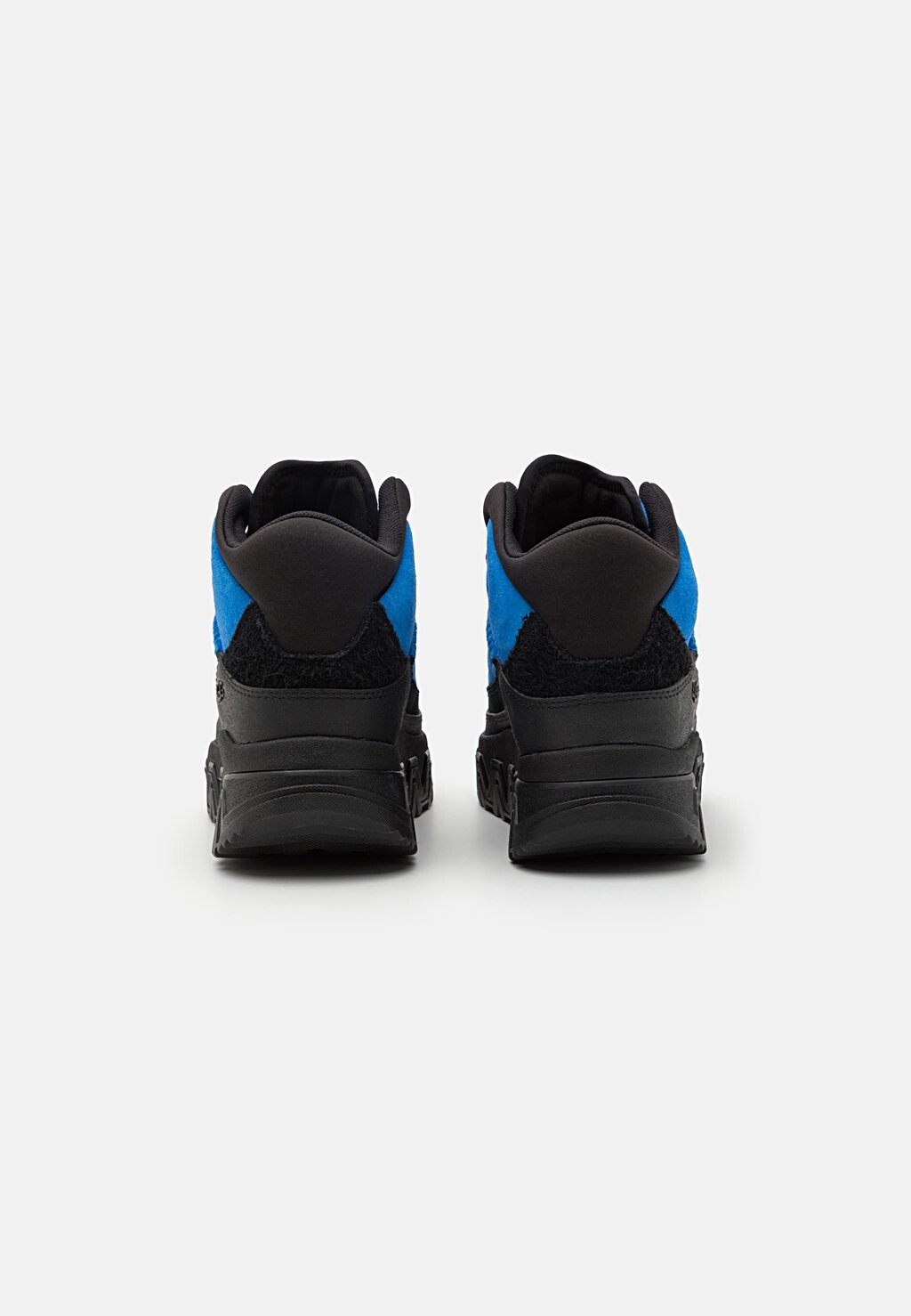 

Высокие кроссовки CAPTRAIL UGG, черный