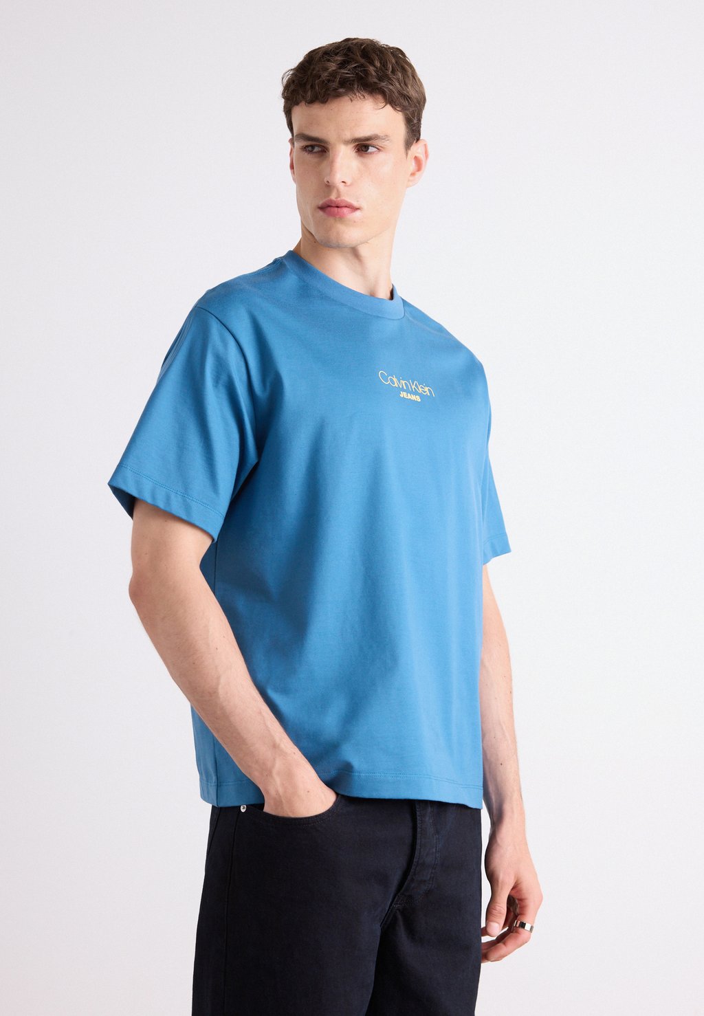 

Базовая футболка GRAPHIC TEE Calvin Klein Jeans, светло-голубой