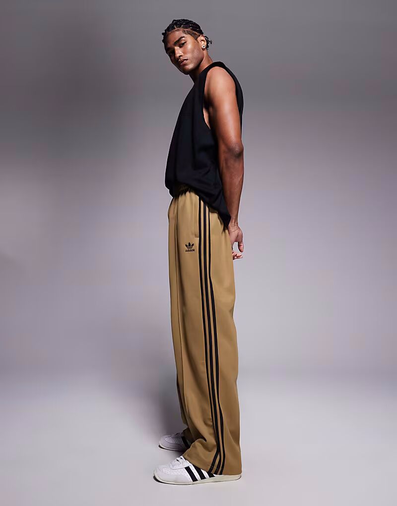 

Спортивные брюки Adidas Originals Firebird бежевого цвета