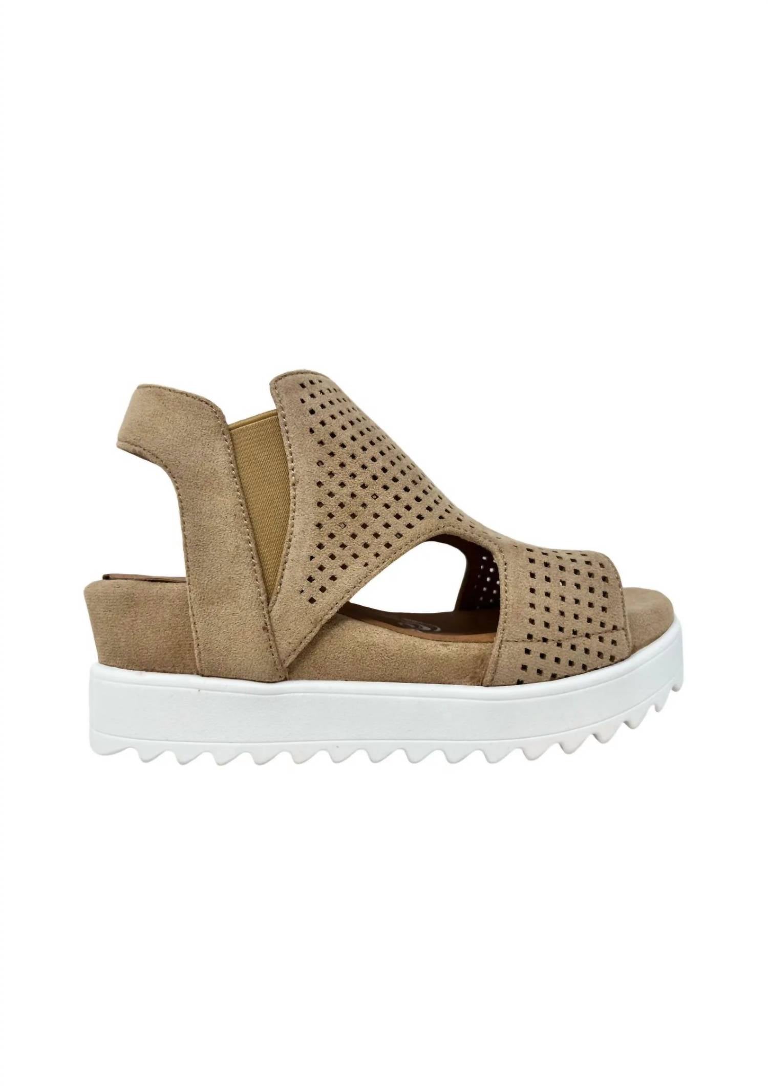 Women's Amy Sandal In Beige Very G