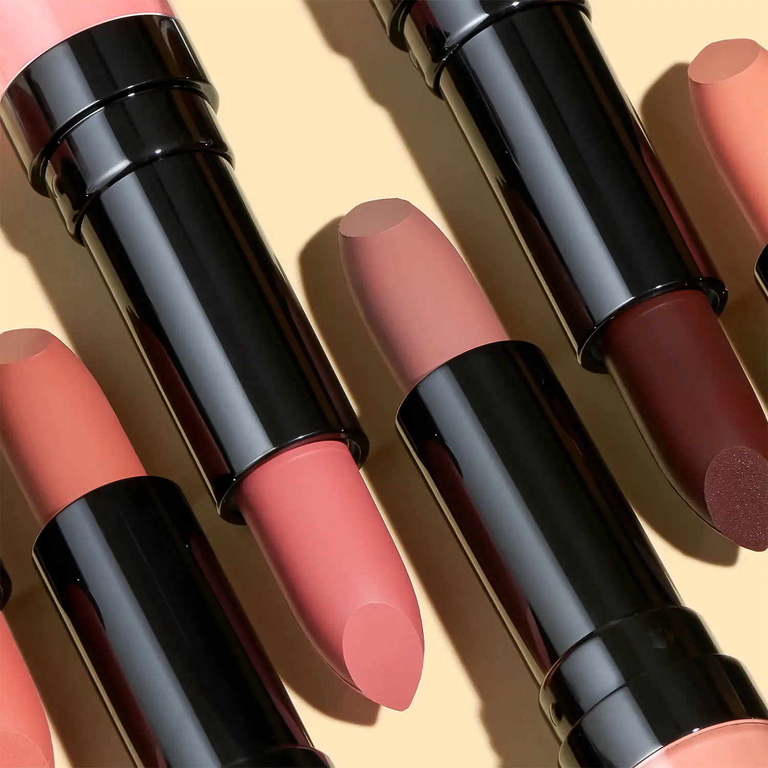 

Губная помада Makeup Revolution Powder Matte Lipstick