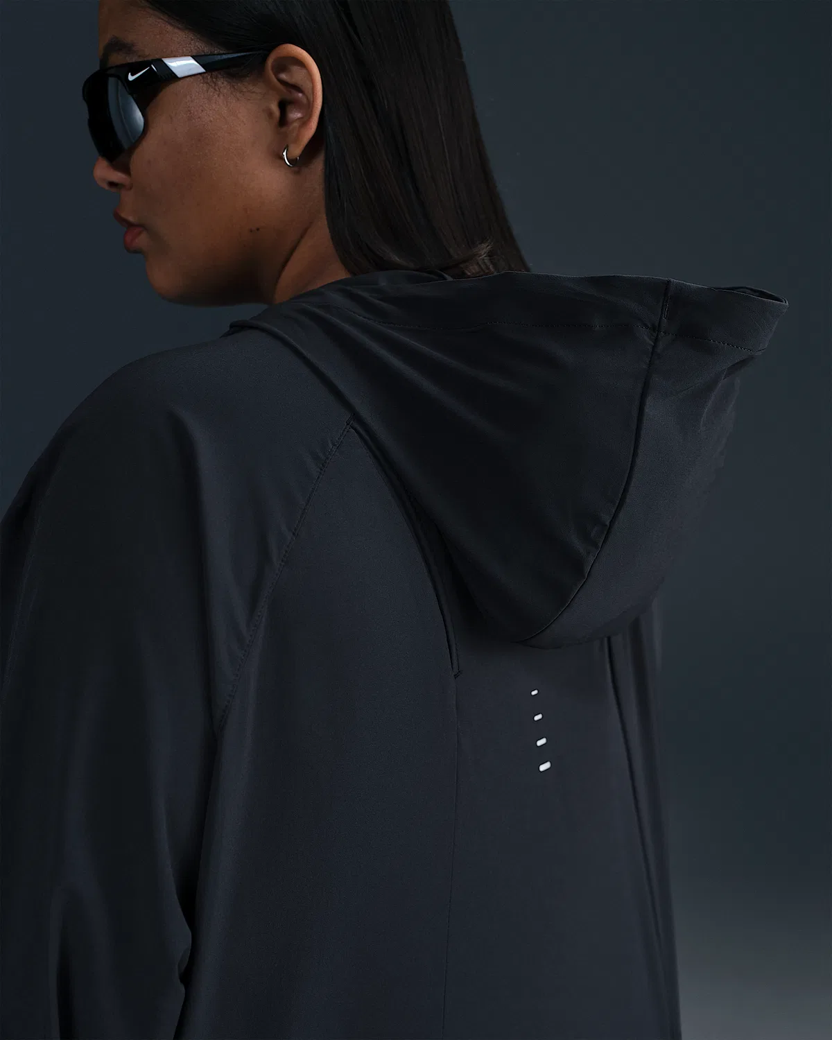 Женская ветровка Nike Swift Repel Packable для бега (плюс сайз), Black — фото 2