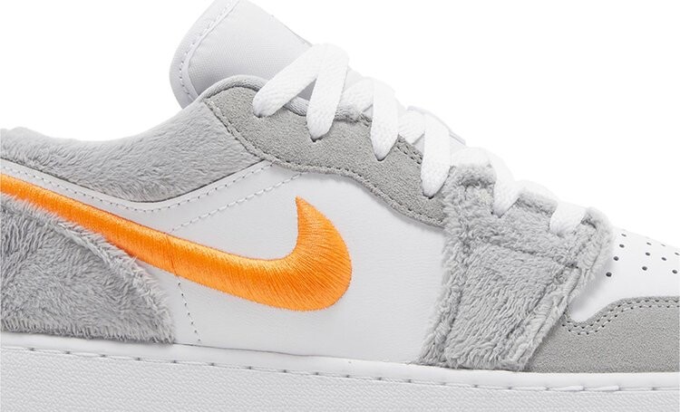 Кроссовки Air Jordan 1 Low GS 'Rabbit', серый — фото 2