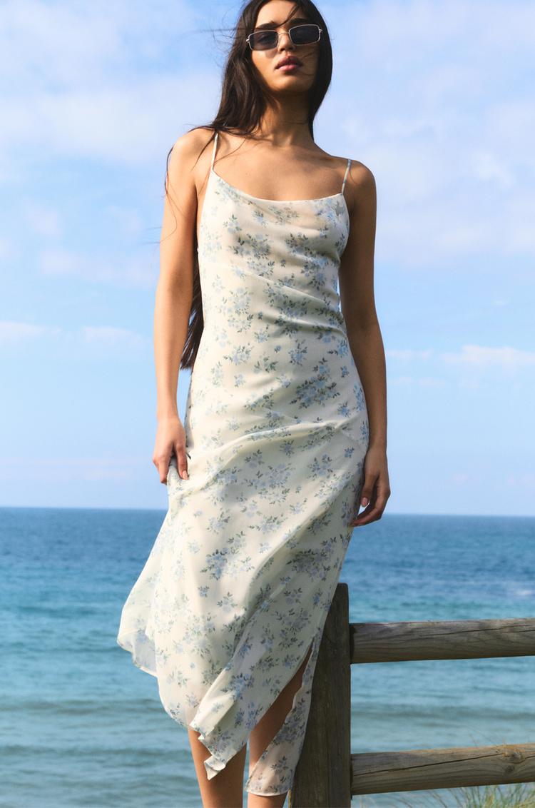 

Платье миди с цветочным принтом и бретельками Pull And Bear, синий