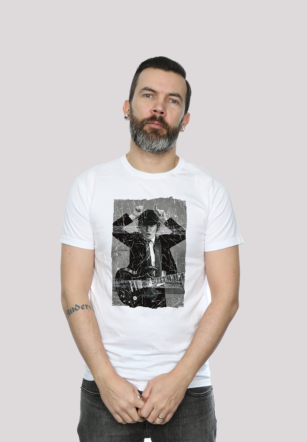 

Футболка с принтом ACDC ANGUS YOUNG FOTO - ROCK METAL MUSIK BAND FAN MERCH F4NT4STIC, белый