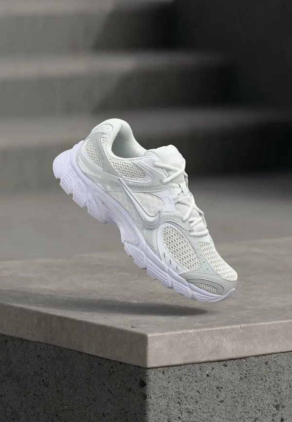 Кроссовки v5 белого/черного/серебристого металлического цвета Nike Sportswear, White/Black/Metallilc Silver-Coloured