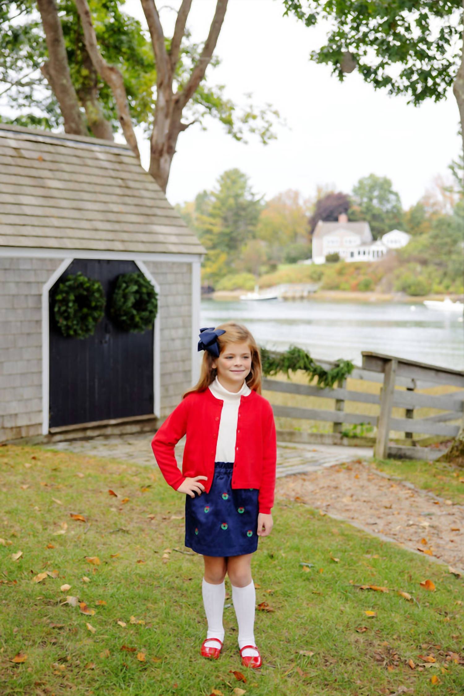 Детская юбка-сумка Critter Beasley в цвете Nantucket Navy с вышивкой венком The Beaufort Bonnet Company — фото 3