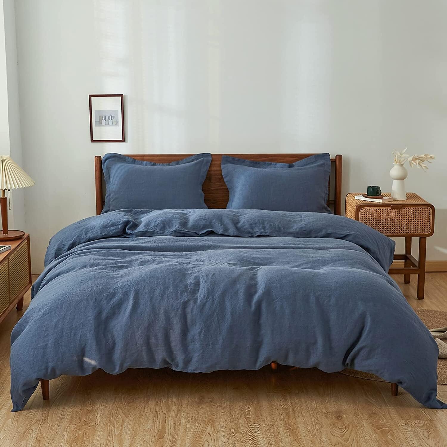 

Комплект пододеяльников Simple&Opulence из 100% льна в однотонном базовом стиле (классический синий, размер Queen) + простыни из 100% льна в полоску (синий, размер Queen)