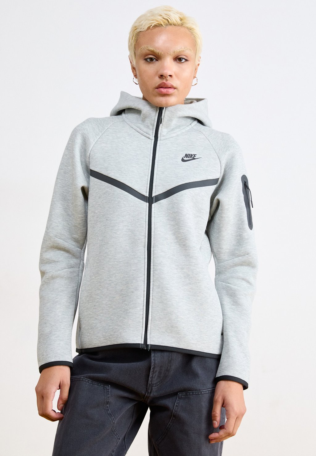 

Толстовка на молнии Nike Sportswear, темно-серый