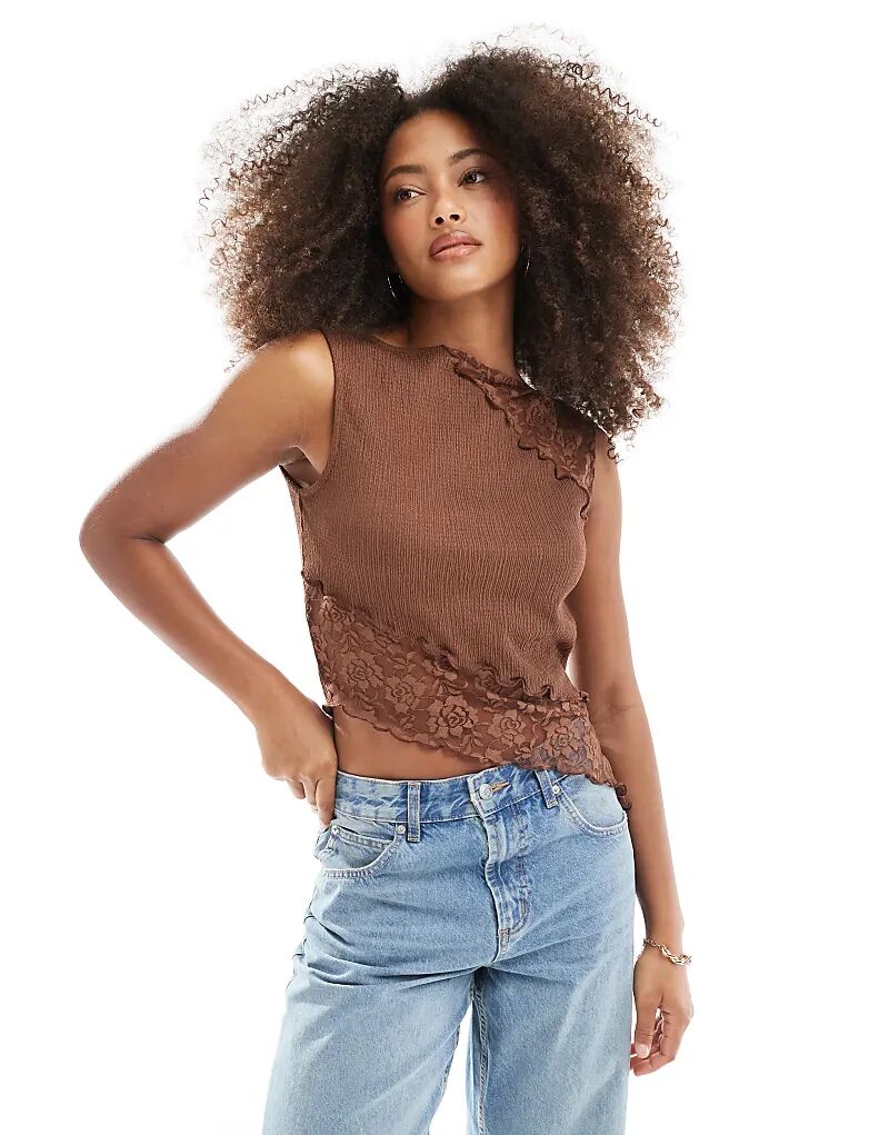 

Майка с вырезом-лодочкой из смеси фактуры и кружева ASOS DESIGN коричневого цвета