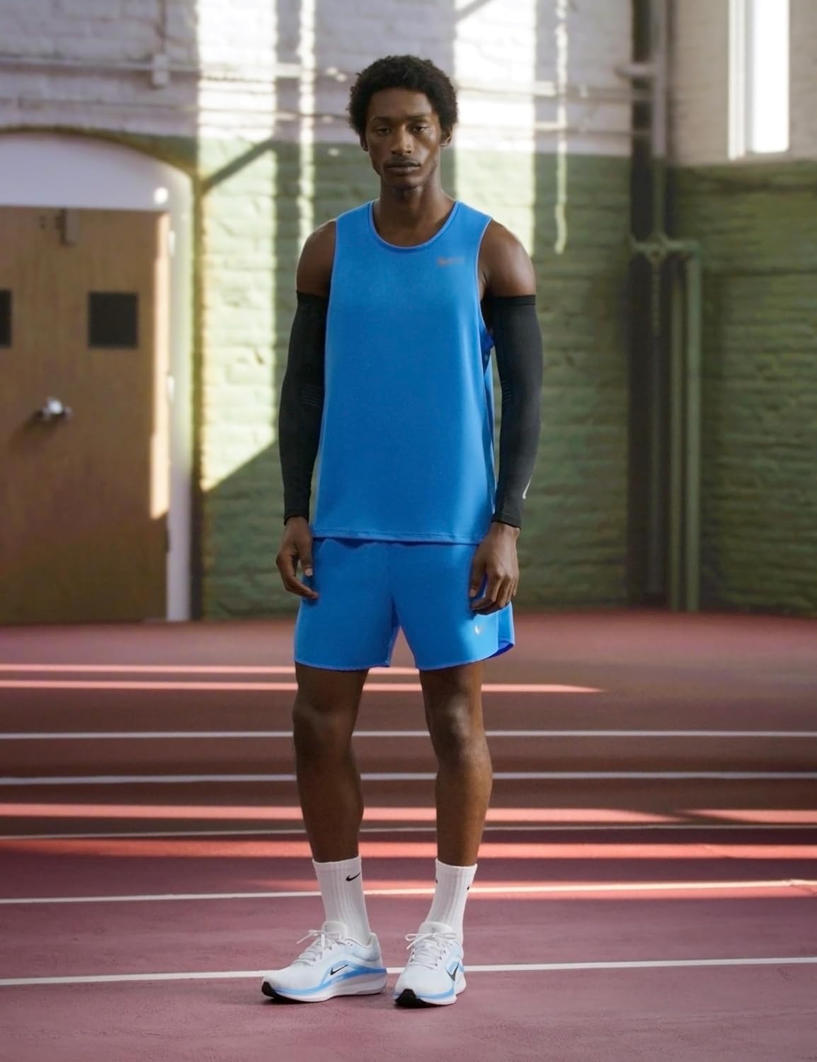 Мужские кроссовки для бега по шоссе Nike Winflo 11, белый/черный/синий — фото 3
