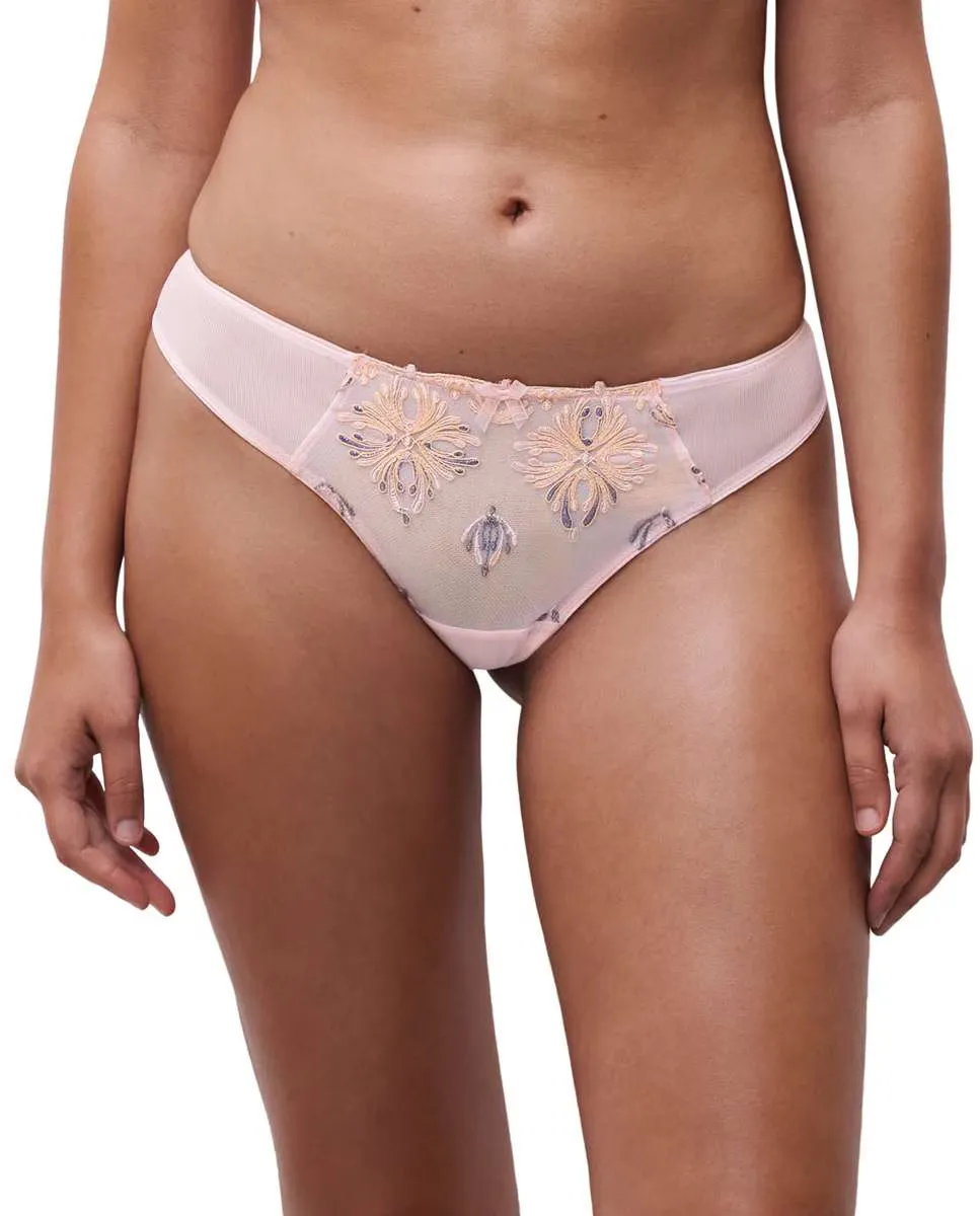 

Стринги с вышивкой в линии Елисейские поля Chantelle, цвет Rosa