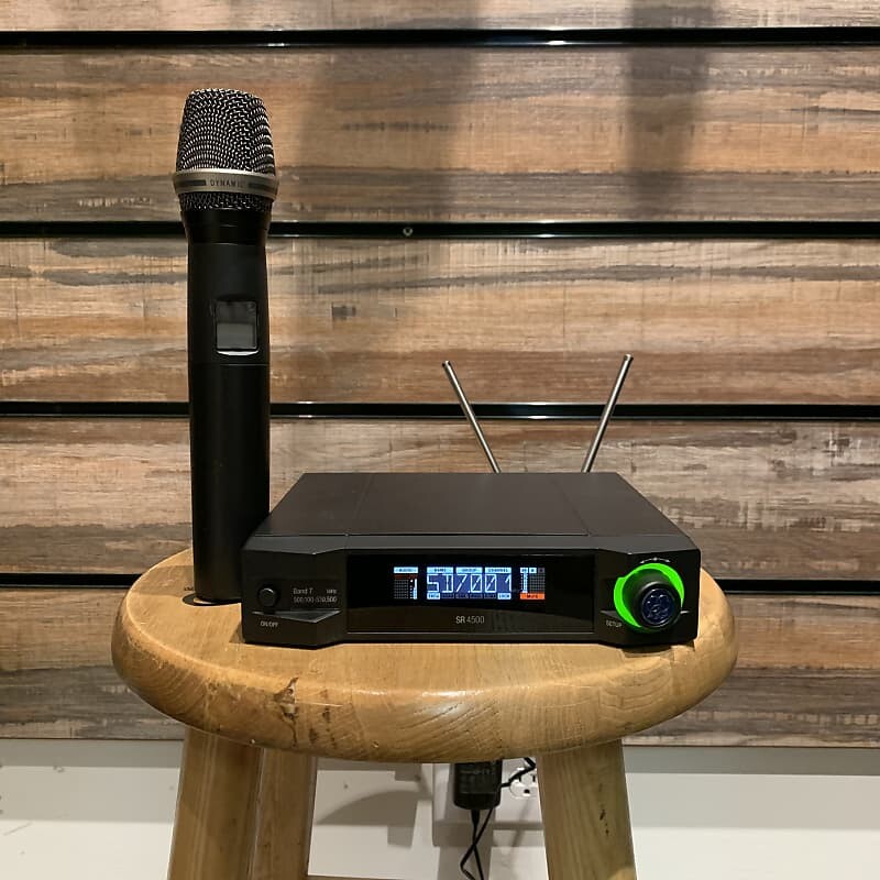 

Беспроводная микрофонная система AKG WMS4500-D7 Professional Wireless Headset Microphone System (Band 7)