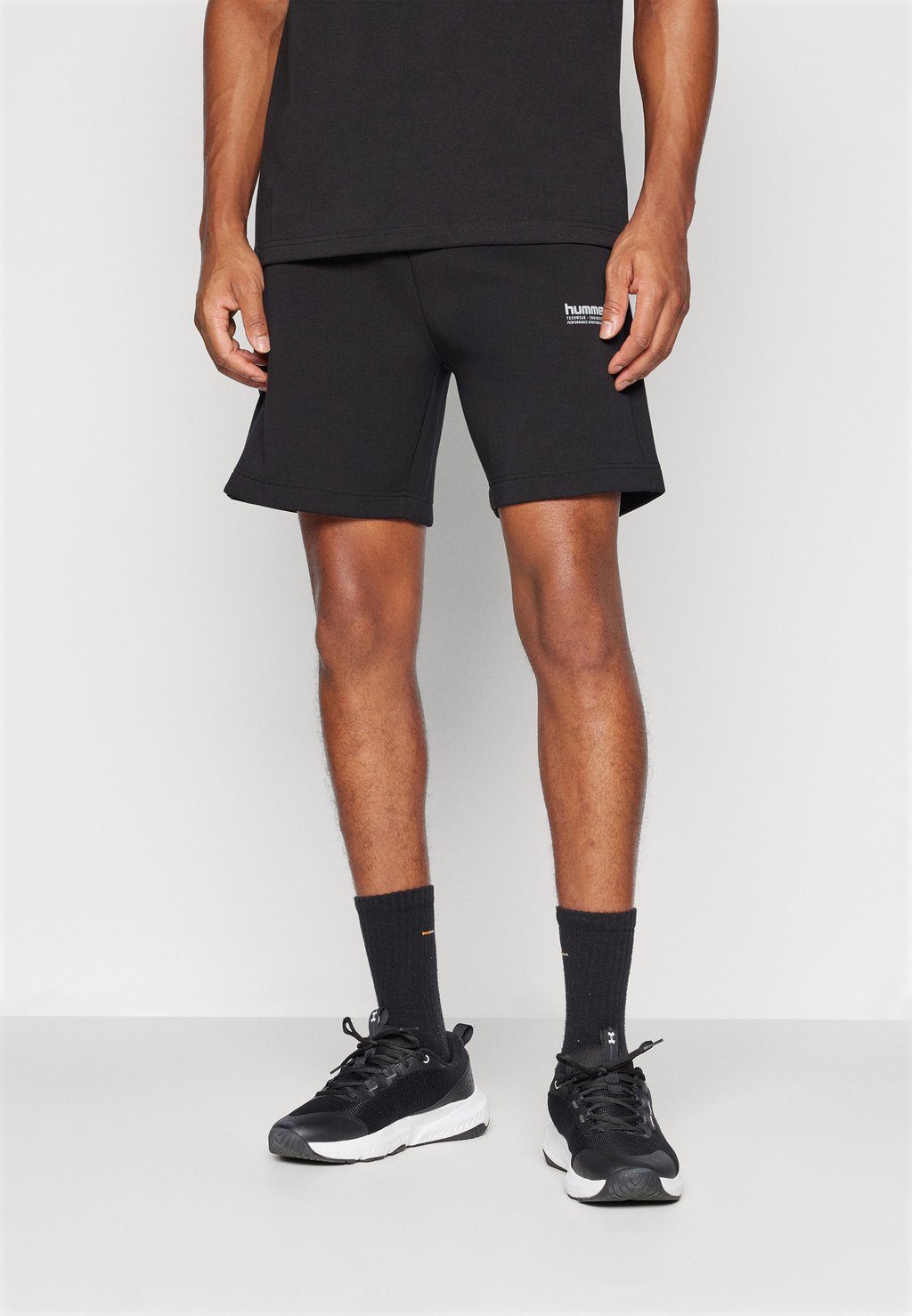 

Спортивные шорты SHORTS Hummel, черный