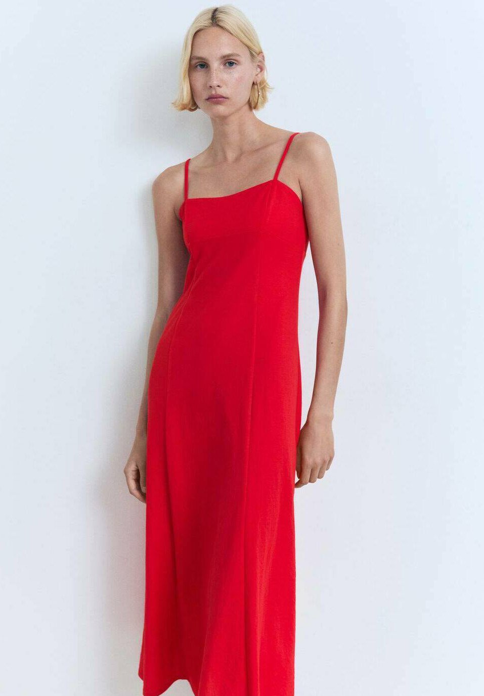 

Повседневное платье MIDI WITH BOW AT BACK Mango, красный