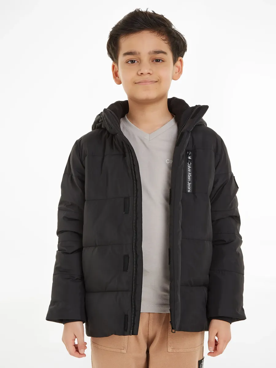 

Зимняя куртка Calvin Klein Jeans "ESSENTIAL PUFFER JACKET", с капюшоном, для детей до 16 лет, с фирменной этикеткой Calvin Klein, черный
