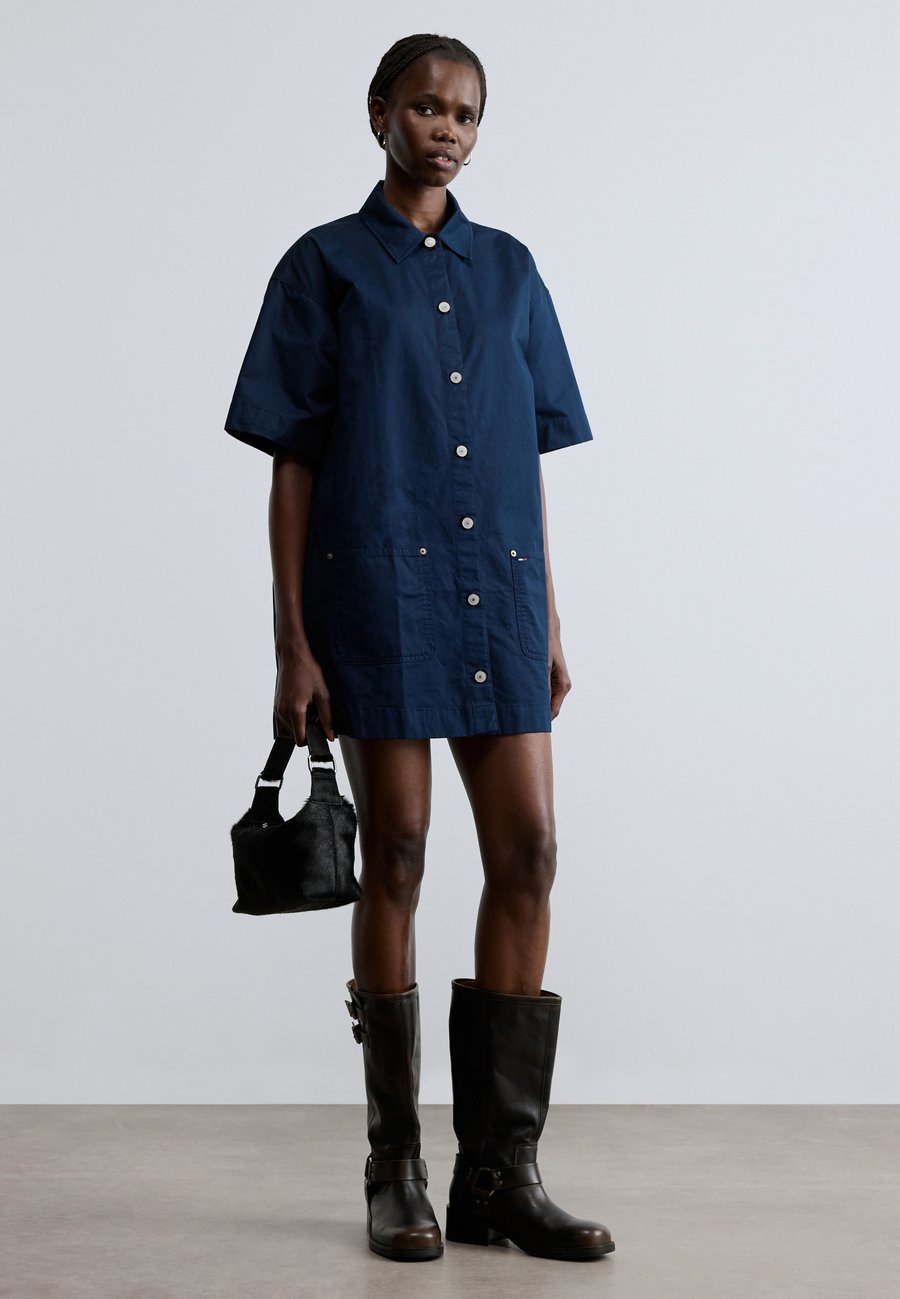 

Платье Tommy Jeans POCKET MINI SHIRT DRESS, Dark Night Navy/Dark Blue