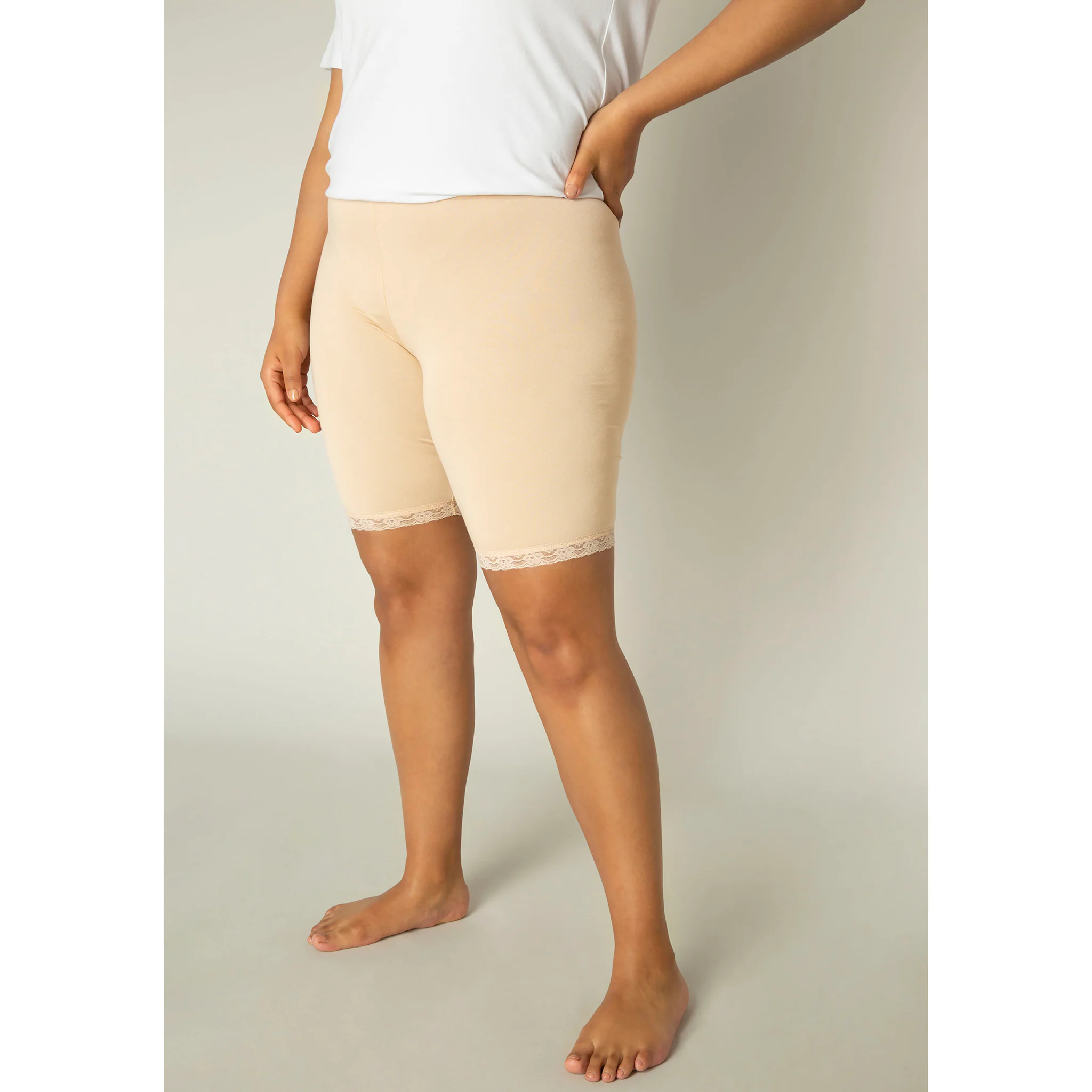 

Велосипедки Base Level Curvy "Ava" с кружевным краем, цвет Natur