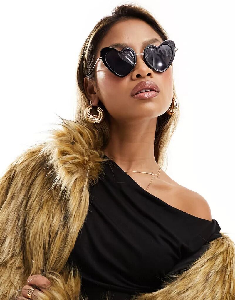 

Черные солнцезащитные очки в форме сердца ASOS