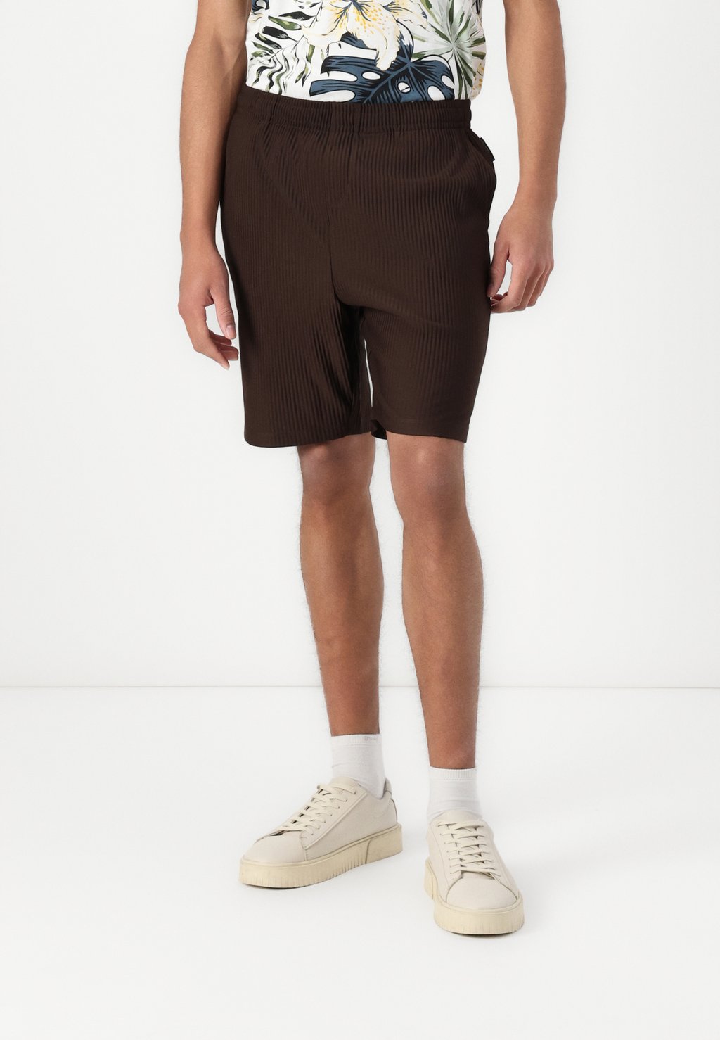 

Шорты JPSTKARL INTERLUDE PLISSE Jack & Jones, темно-коричневый