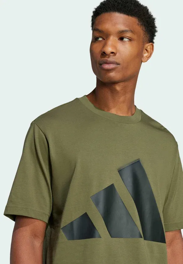 Футболка Essentials big logo single print t-shirt Adidas Sportswear, оливково-черный — фото 3
