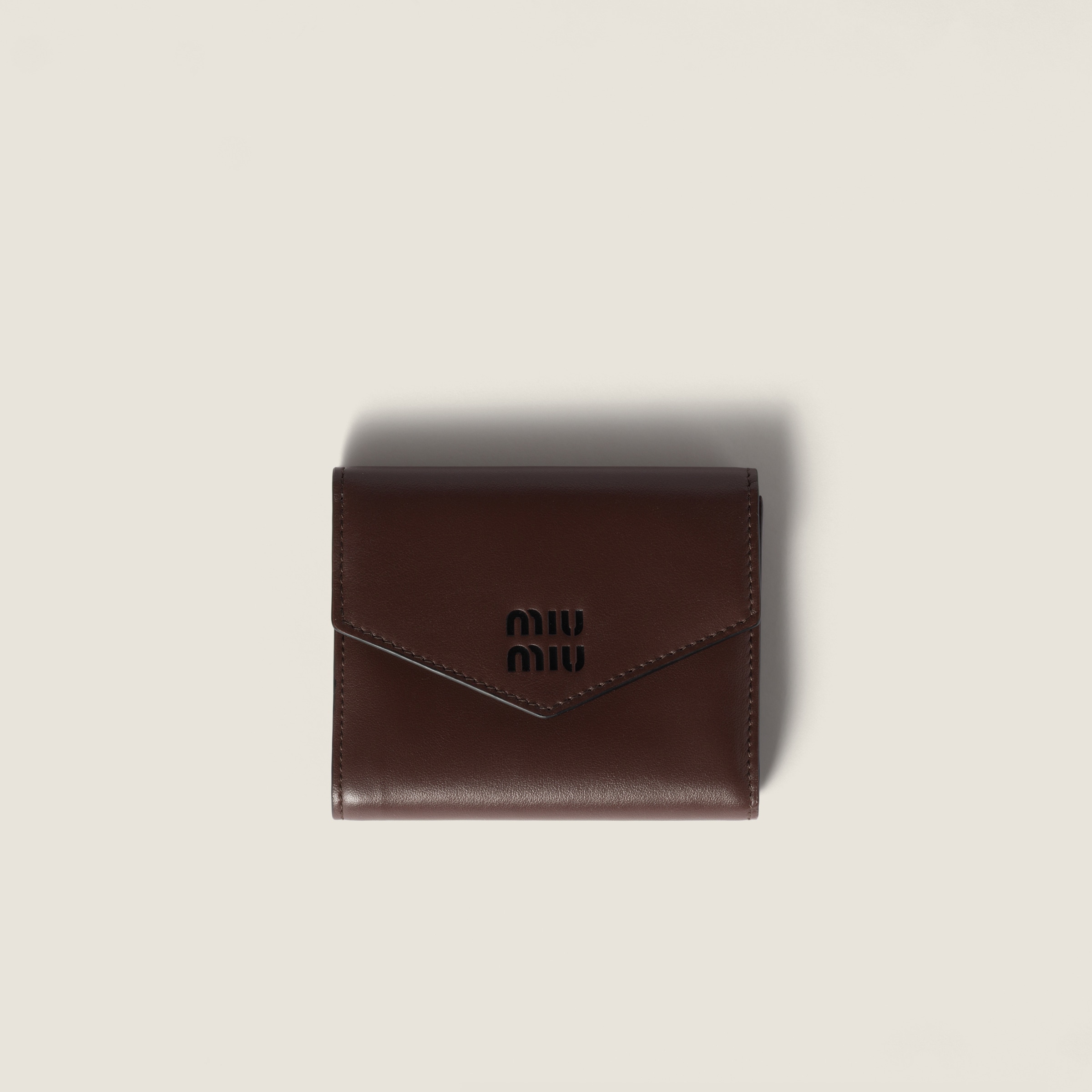 

Маленький кожаный кошелек MIU MIU, коричневый
