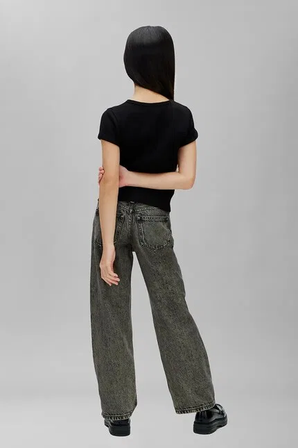 Футболка с коротким рукавом культовым логотипом Calvin Klein Jeans, черная — фото 4