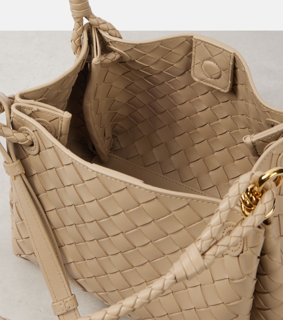 Средняя кожаная сумка-торба Parachute Bottega Veneta, Ecru-Muse Brass — фото 3