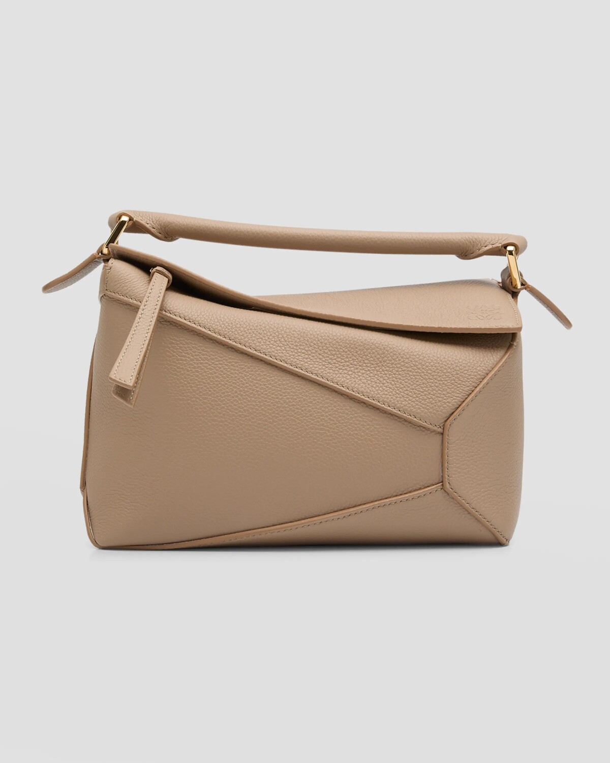 

Маленькая сумка Puzzle Edge с верхней ручкой из мягкой зернистой кожи Loewe, цвет Sand