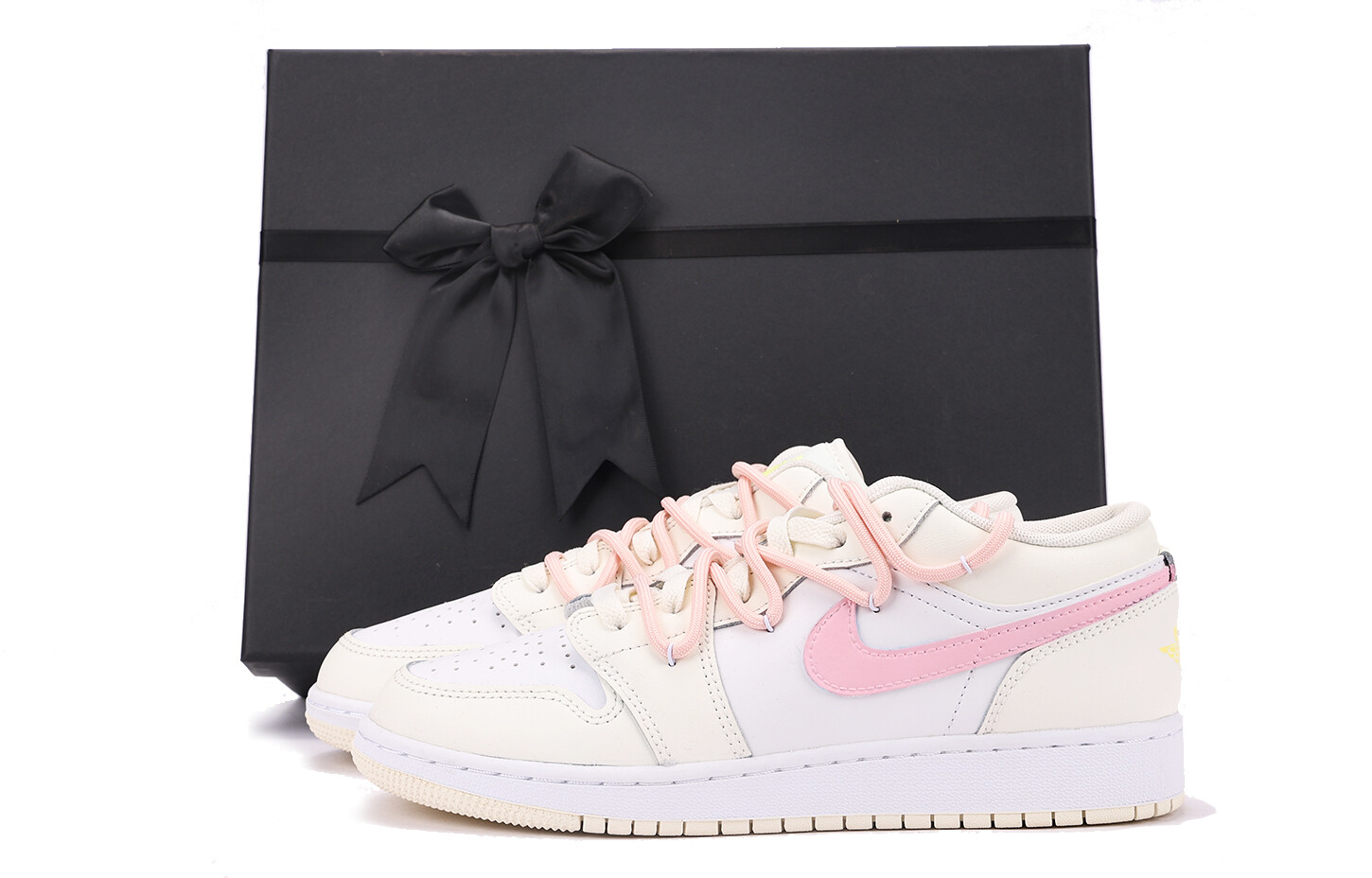 

Кроссовки Air Jordan 1 Vintage Basketball Shoes Women's Low-top Blue/Pink/White, желтый