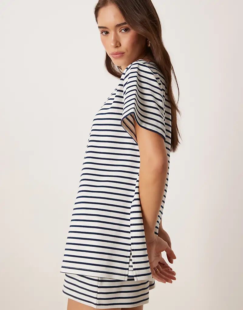 

Футболка ASOS DESIGN с открытыми плечами в сине-белую полоску