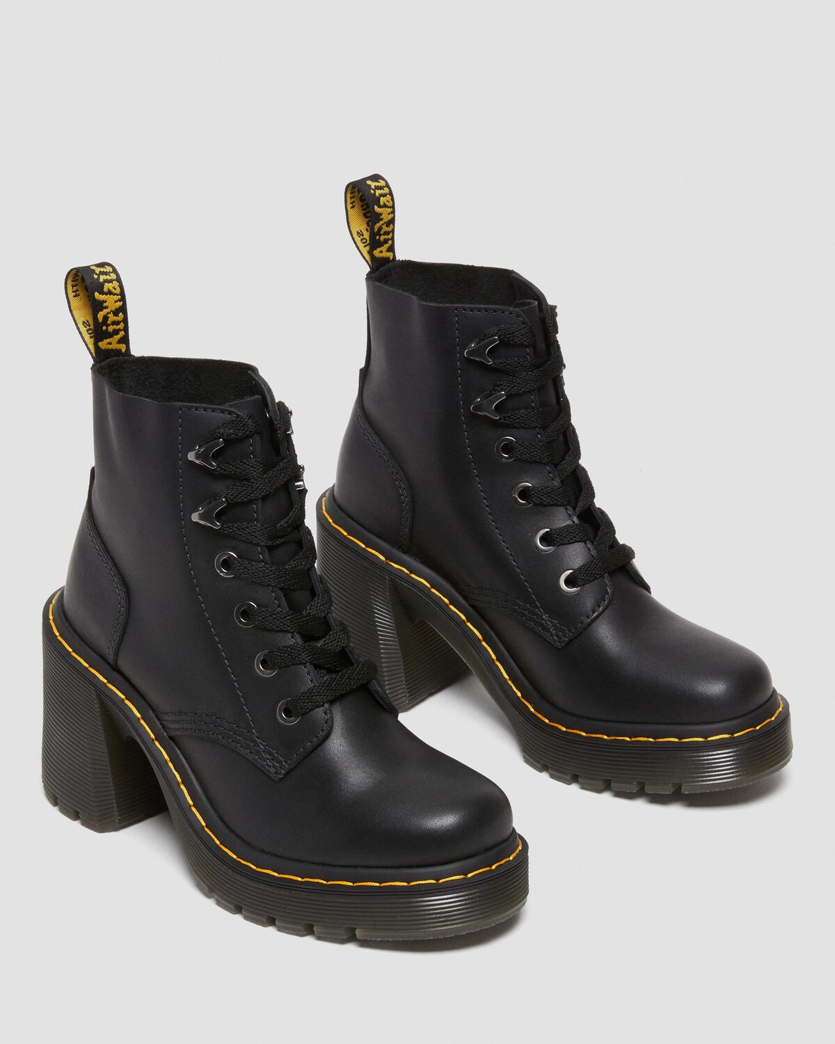 Ботинки кожаные Dr. Martens Jesy Sendal на расклешенном каблуке, черный