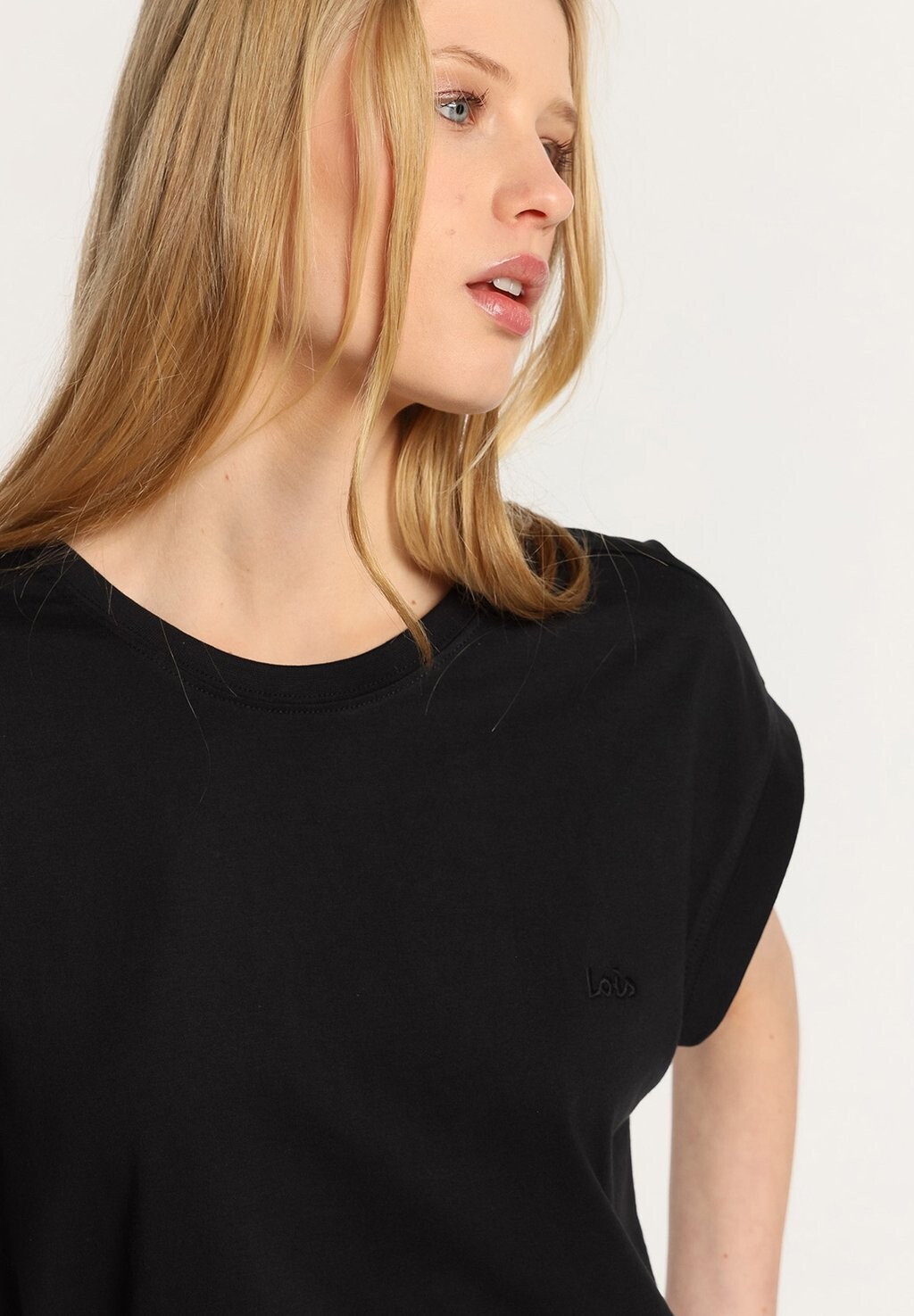 

Базовая футболка MIT OFFENEN ÄRMELN UND AUSFALLENDEN ÄRMELN LOIS Jeans, черный