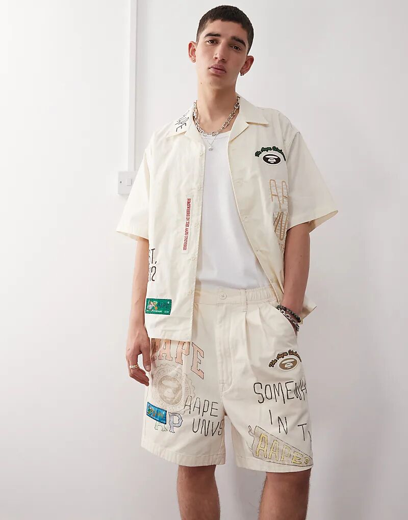 

Шорты колледжа Aape by A Bathing Ape с несколькими логотипами бежевого цвета Aape By A Bathing Ape