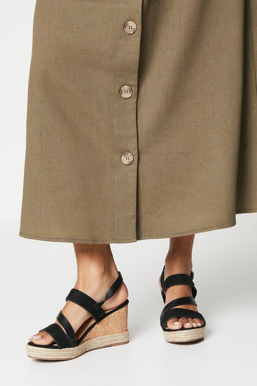 

Хорошо для подошвы: очень широкая асимметричная танкетка Hannah Dorothy Perkins, черный