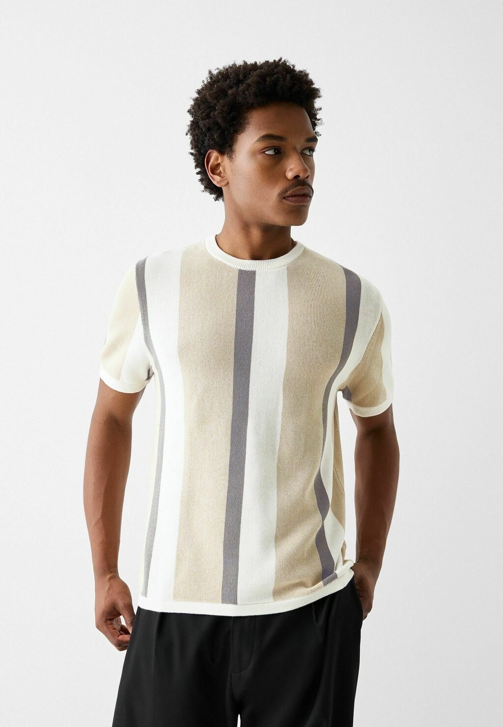 

Футболка с принтом Textured Striped Short Sleeve Bershka, верблюжий