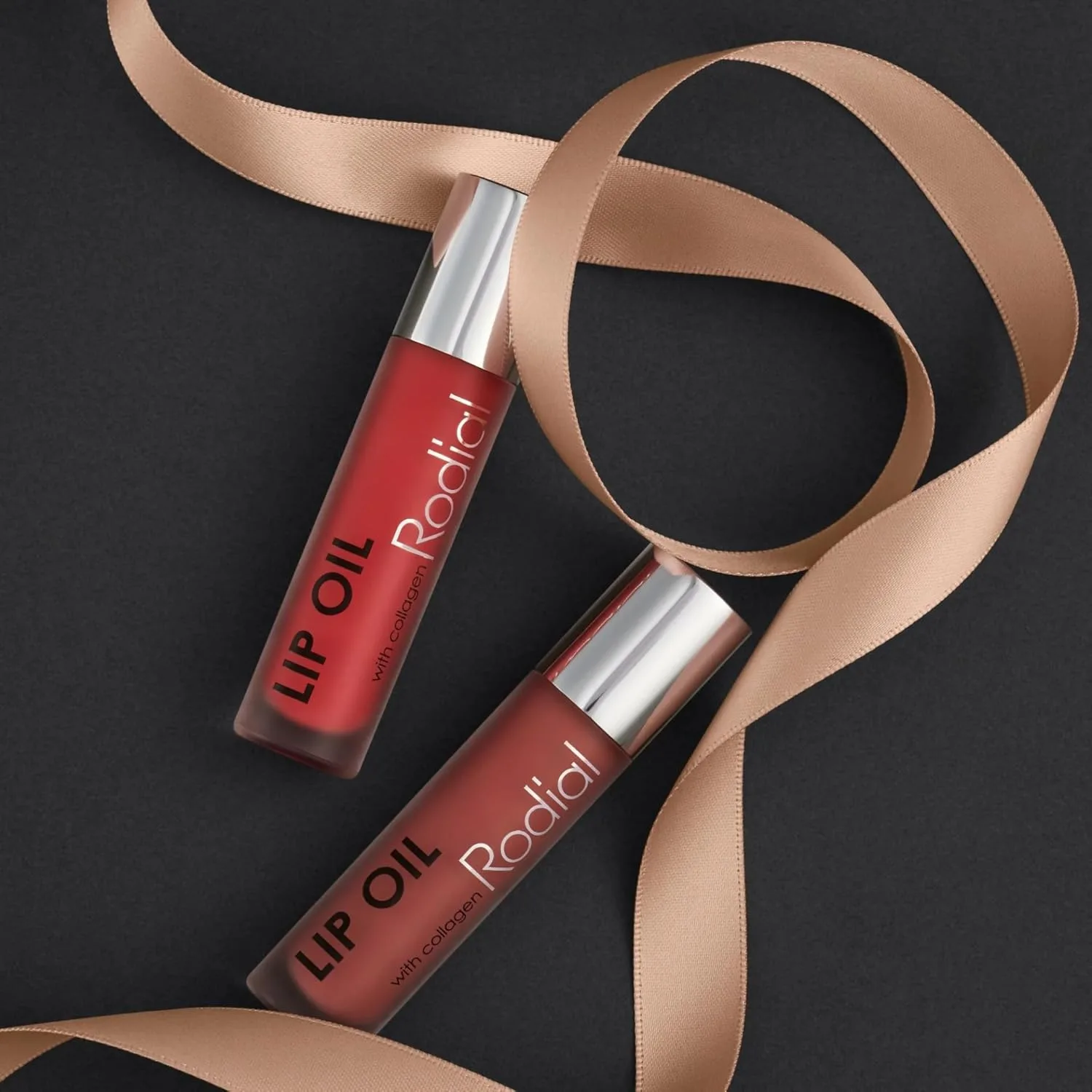 Набор Rodial Lip Oil Edit Kit - подарочный набор с блеском для губ Sugar Coral 0.13 fl. oz и Wild Plum 0.13 fl. oz, увлажняющий, увеличивающий объем — фото 4