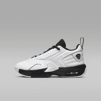 

Кроссовки Jordan Max Aura 6, цвет White/Black/Metallic Gold
