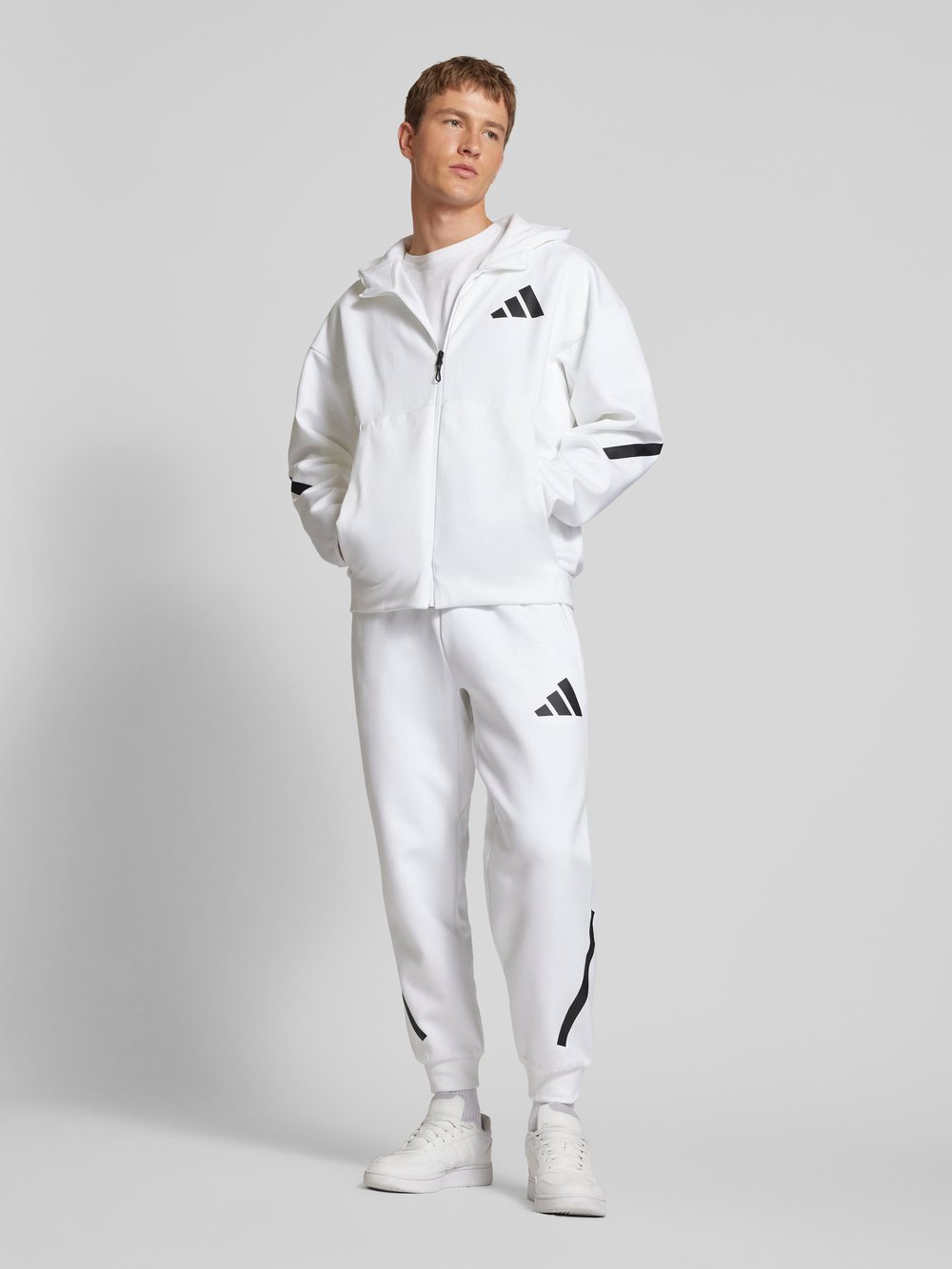 

Толстовка с этикеткой ADIDAS SPORTSWEAR, белый