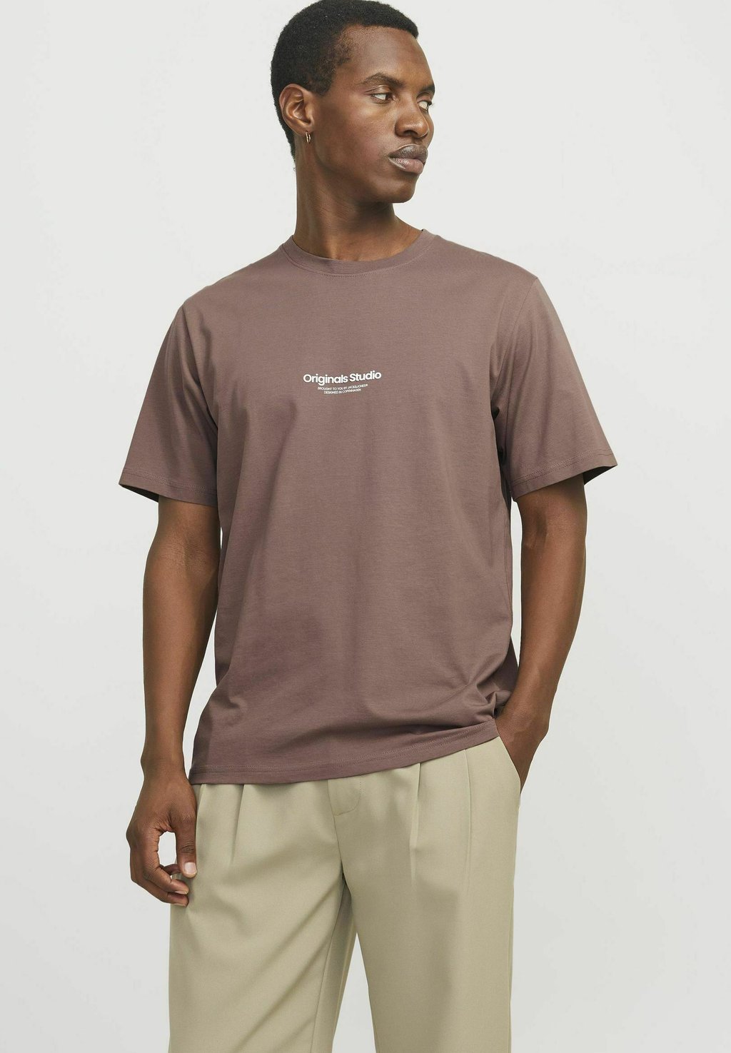 

Рубашка с принтом JORVESTERBRO CREW NECK Jack & Jones, серо-коричневый