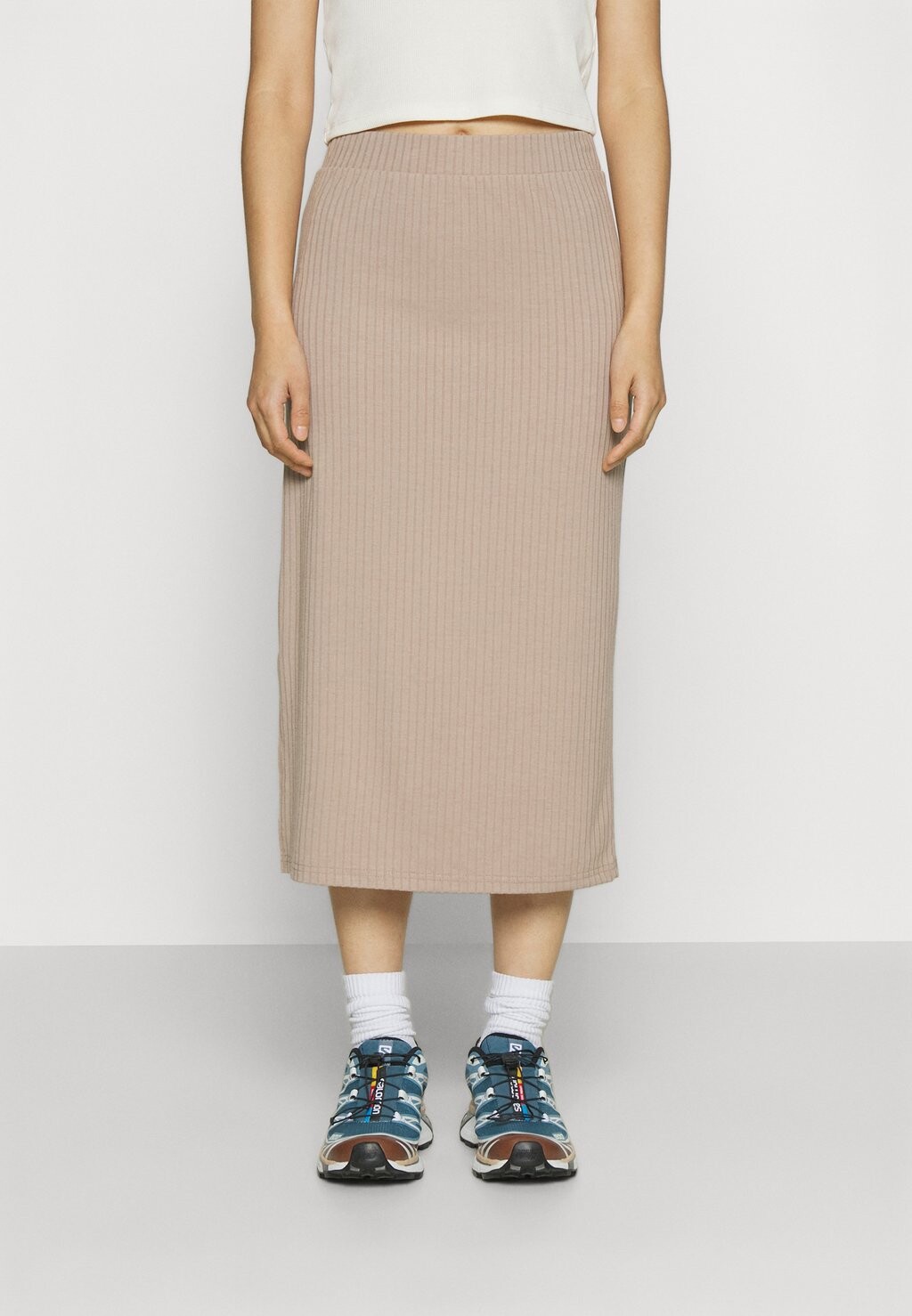 

Топ Pieces Petite PCKYLIE MIDI SKIRT, цвет silver mink