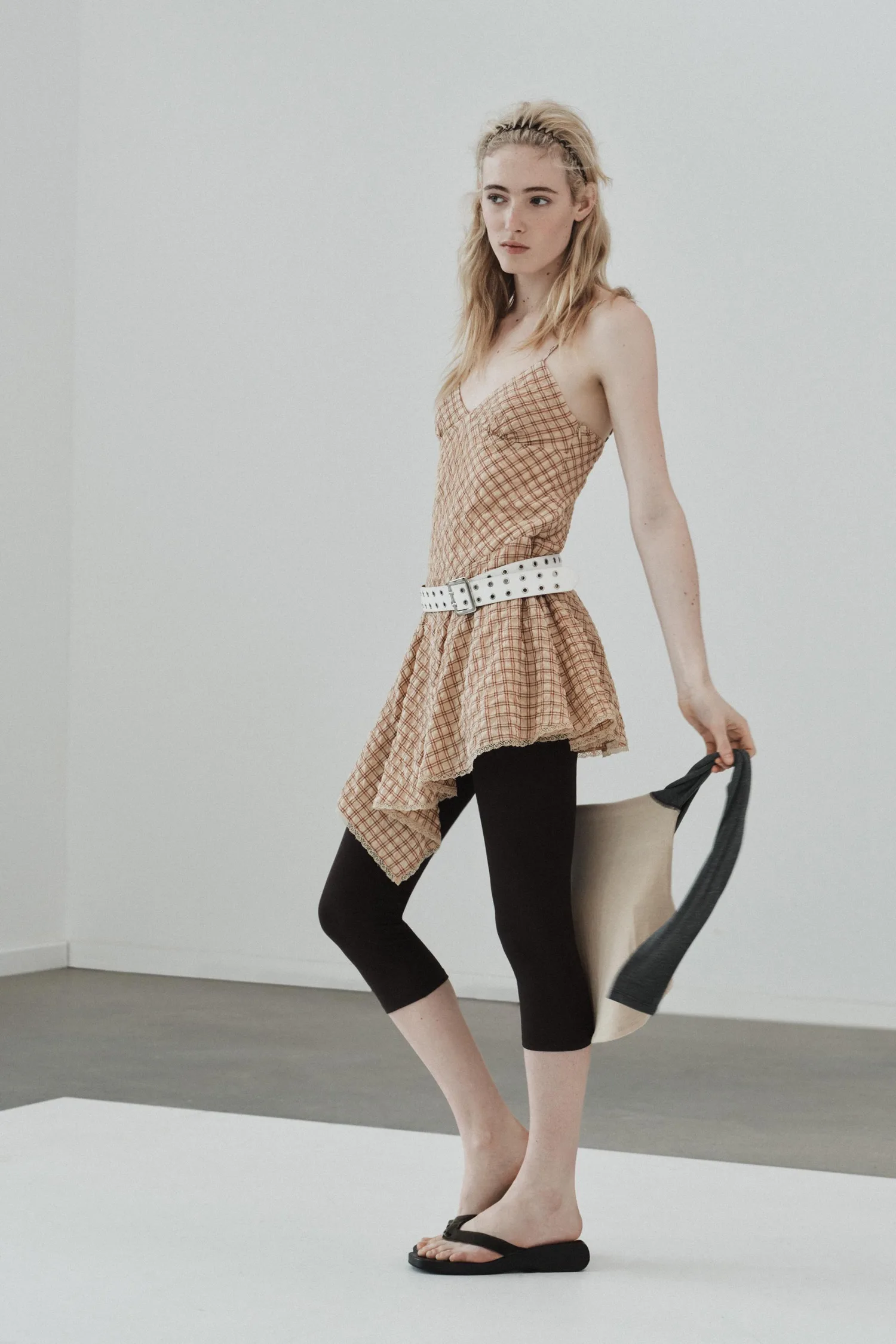 Zara Короткое платье в клетку с кружевом — фото 4