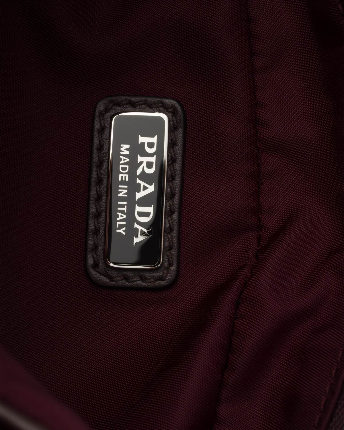 Косметичка Prada Speedrock из Re-Nylon и кожи Prada, бордовые — фото 4